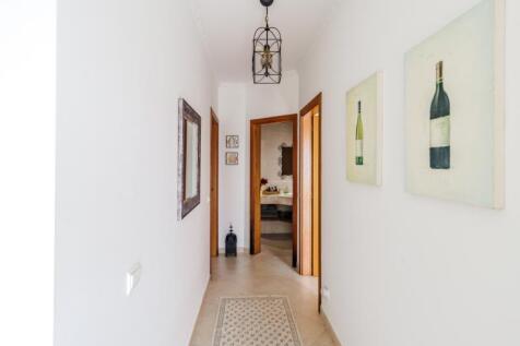 15 HALLWAY.jpg