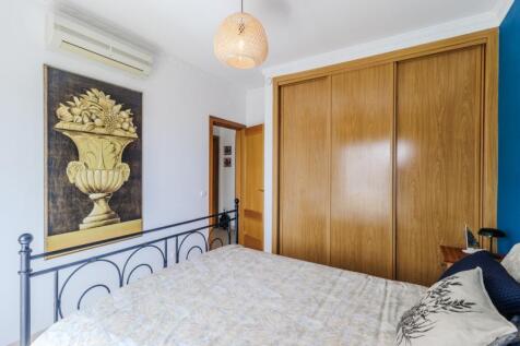 18 BEDROOM.jpg