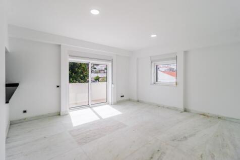 2 LIVING ROOM.jpg