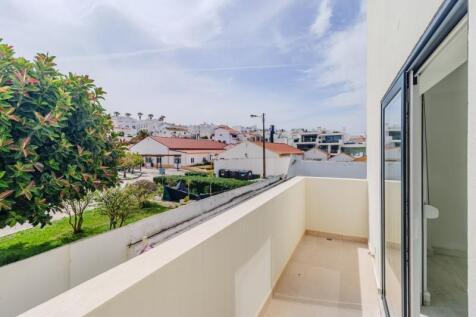4 BALCONY.jpg
