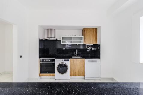 6 KITCHEN.jpg