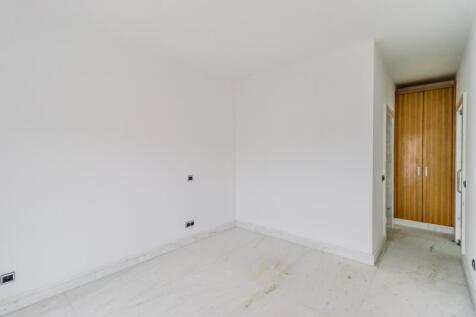 9 BEDROOM.jpg