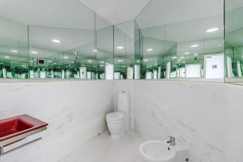 14 BATHROOM.jpg