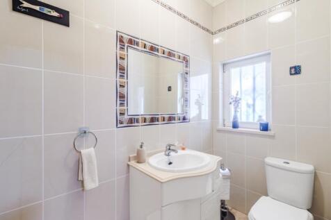 17 GUEST BATHROOM.jpg