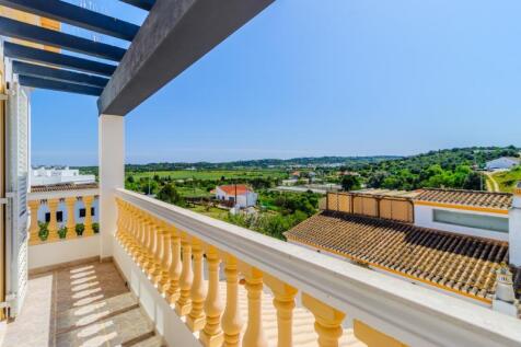 23 BALCONY.jpg
