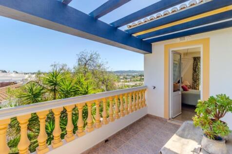 33 BALCONY.jpg