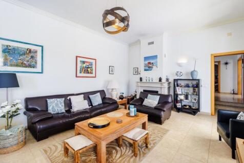 4.1 LIVING ROOM.jpg