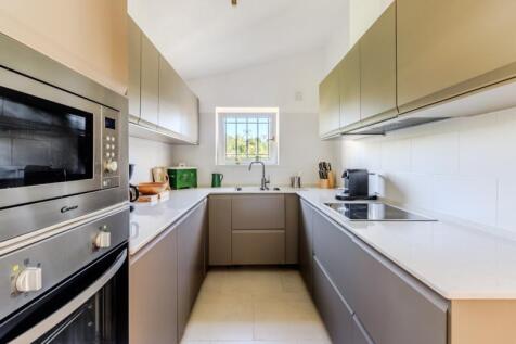 6 KITCHEN.jpg