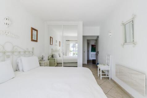 17 BEDROOM.jpg