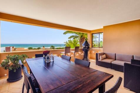 4.1 BALCONY.jpg