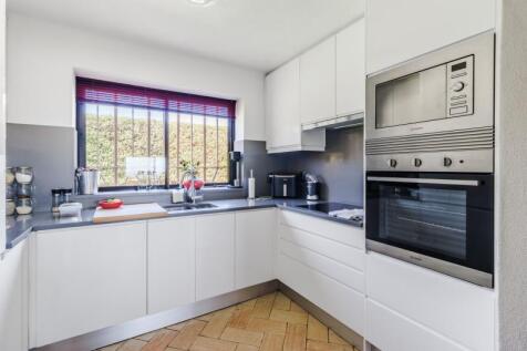 6 KITCHEN.jpg