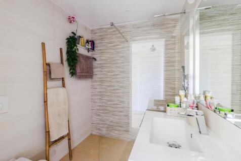 8.2 BATHROOM.jpg