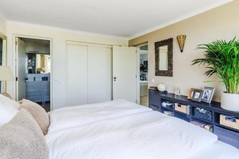 9 BEDROOM.jpg