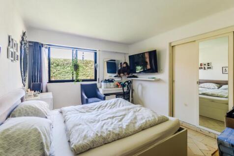 12 BEDROOM.jpg