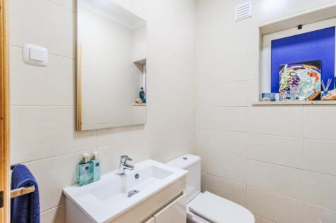 14 guest bathroom.jpg