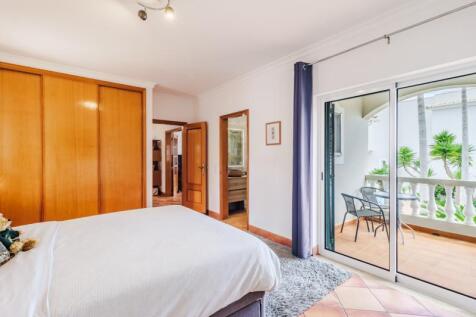17 bedroom.jpg