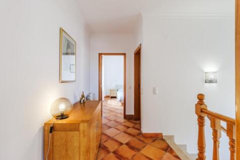 28 hallway.jpg