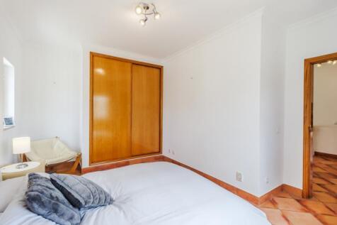 31 bedroom.jpg