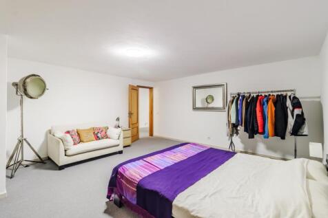 41 bedroom.jpg