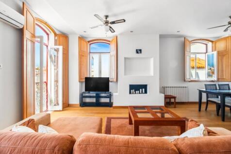 LIVING ROOM 3.jpg