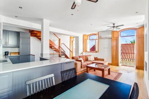 LIVING ROOM 8.jpg