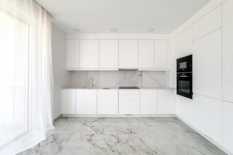 3 kitchen.JPG