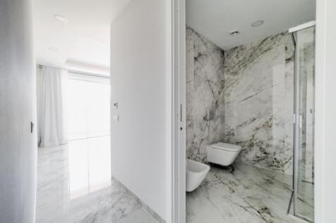 8 bedroom entrace.JPG