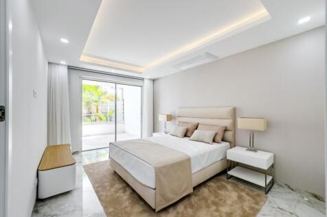 13 master bedroom.JPG