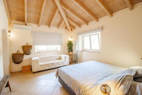 Master Bedroom widnow (Large).jpg