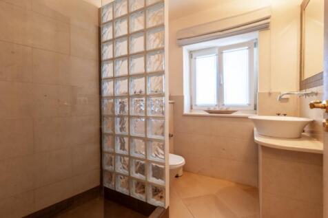 Bathroom (Large).jpg