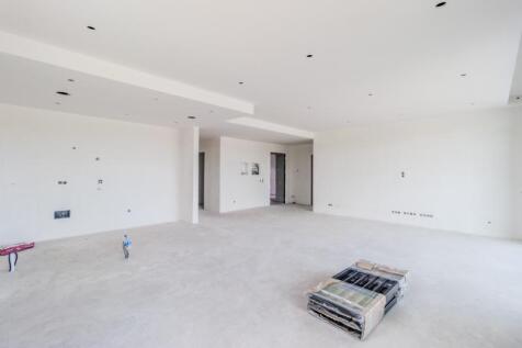 2 LIVING ROOM.jpg