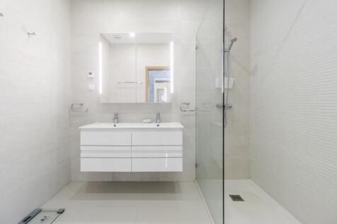 13.3 BEDROOM BATHROOM.jpg