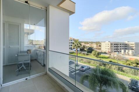 16 BALCONY.jpg