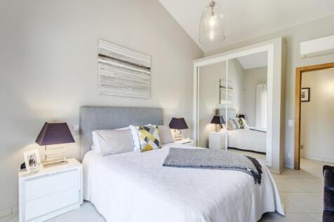 16 BEDROOM.jpg