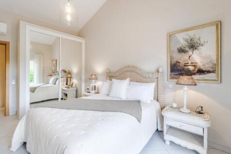 20 BEDROOM.jpg