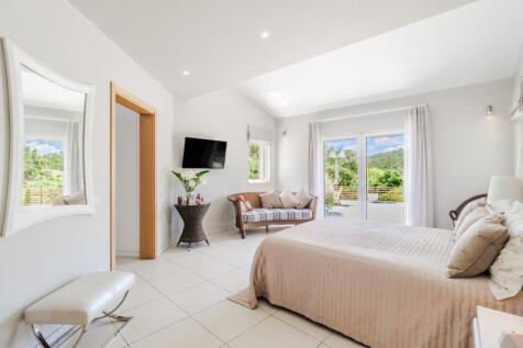 29 BEDROOM.jpg