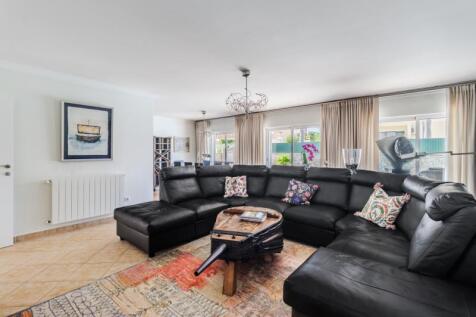 3 LIVING ROOM.jpg
