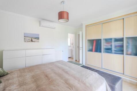 12 BEDROOM.jpg