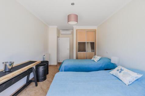19 BEDROOM.jpg
