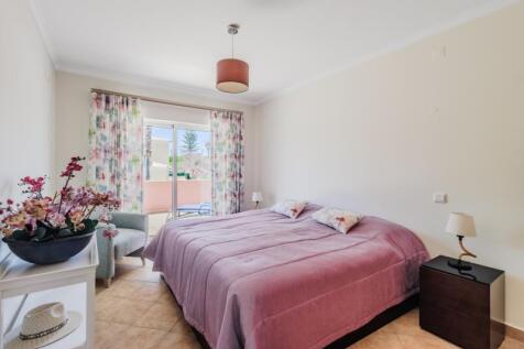 20 BEDROOM.jpg