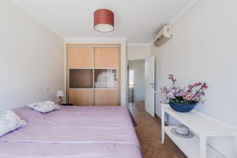 21 BEDROOM.jpg