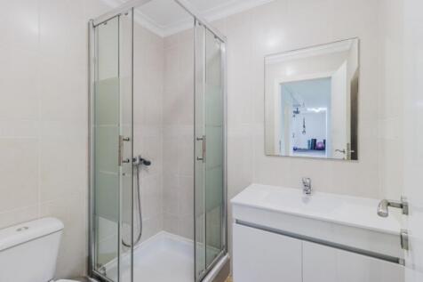 39 BATHROOM.jpg