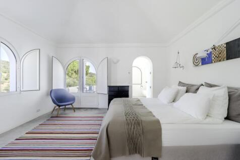 25 BEDROOM.jpg