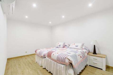basement master bedroom 2.jpg