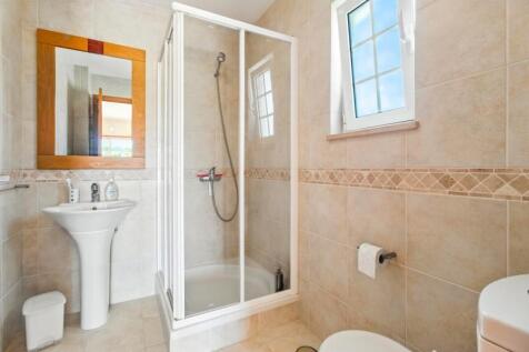 16 BATHROOM.jpg