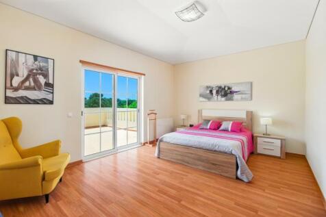 17 BEDROOM.jpg