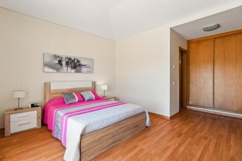 18 BEDROOM.jpg
