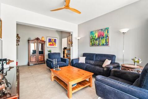 4.1 LIVING ROOM.jpg