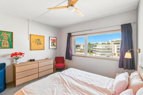 15 BEDROOM.jpg