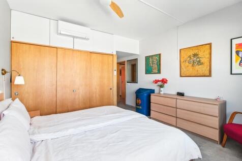 16 BEDROOM.jpg